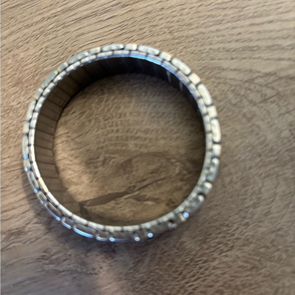 Gold and Silver color Bracelet - Picture 4 of 6